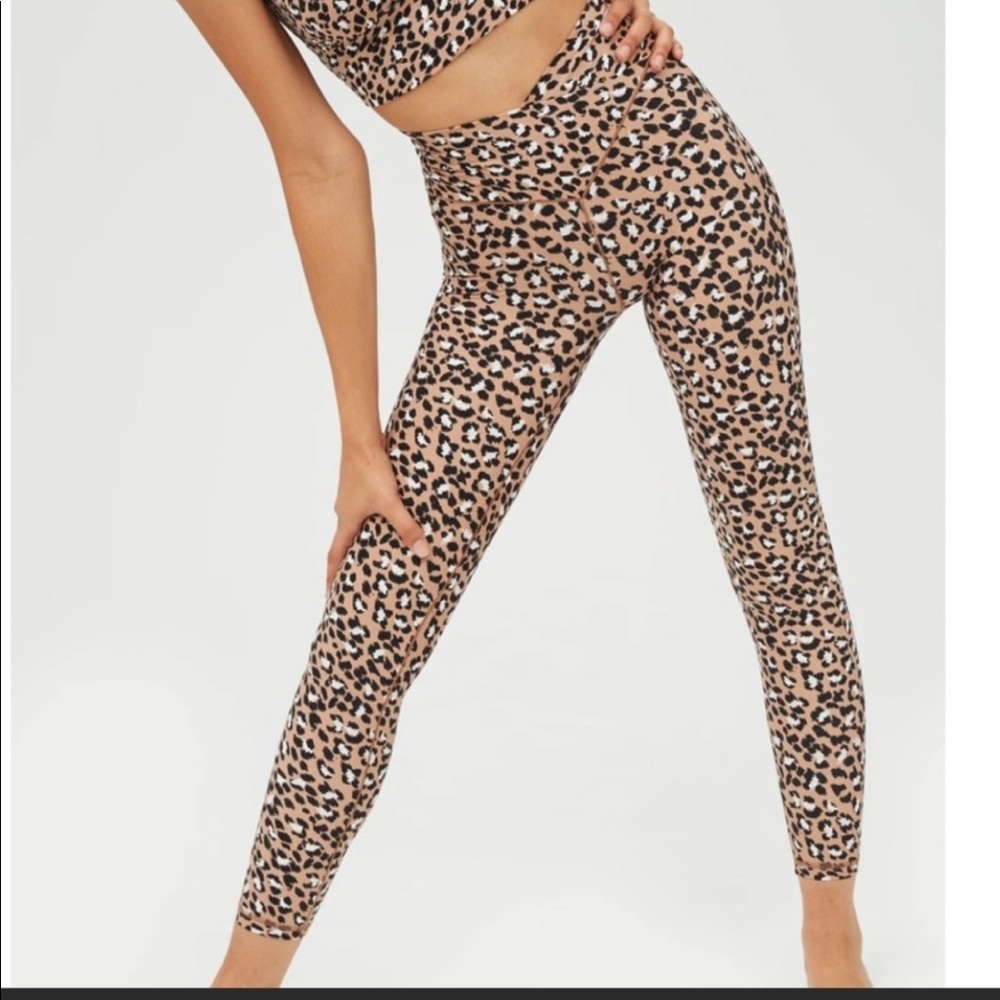 OFFLINE Real Me Leopard Print Crossover Leggings